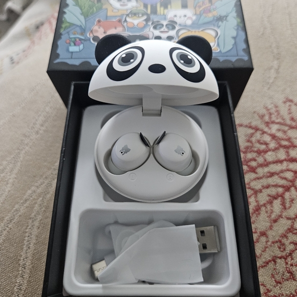 Panda Earbuds - Picture 7 of 7